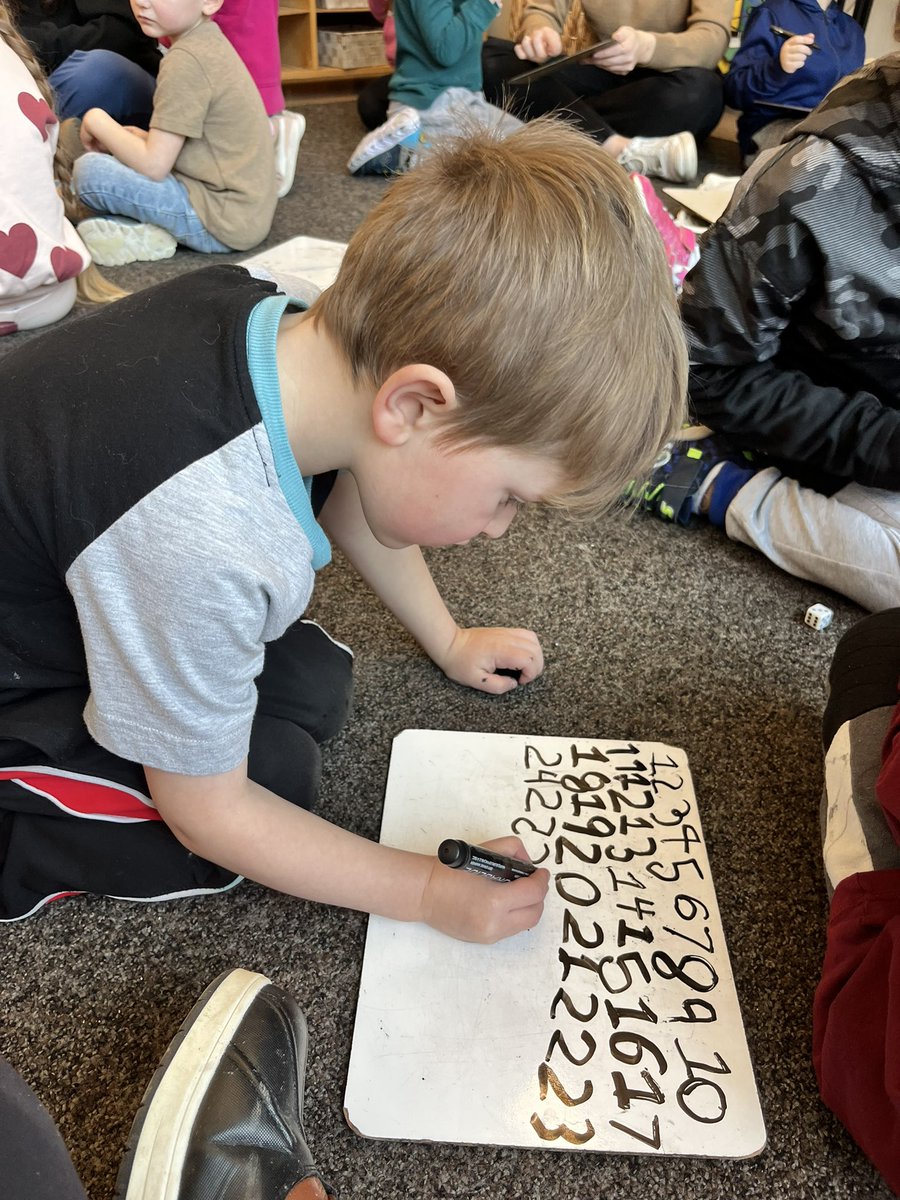 MissCStark's tweet photo. Self correction during numeracy! This independent student decided to practice his numbers. After reading the numbers aloud, he recognized that he made a backwards 5 in 25. He self corrected and was so happy! #EYvolunteering @EY_uwindsor https://t.co/6dp5IOiLjv