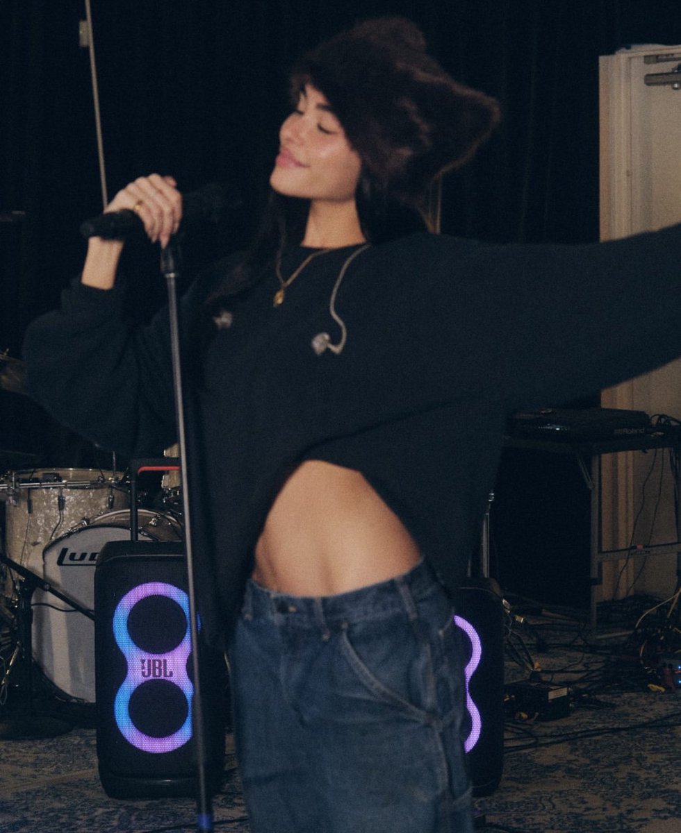 madiarchives's tweet photo. madison beer rehearsing for the spinnin tour https://t.co/E5qBn7FFHf