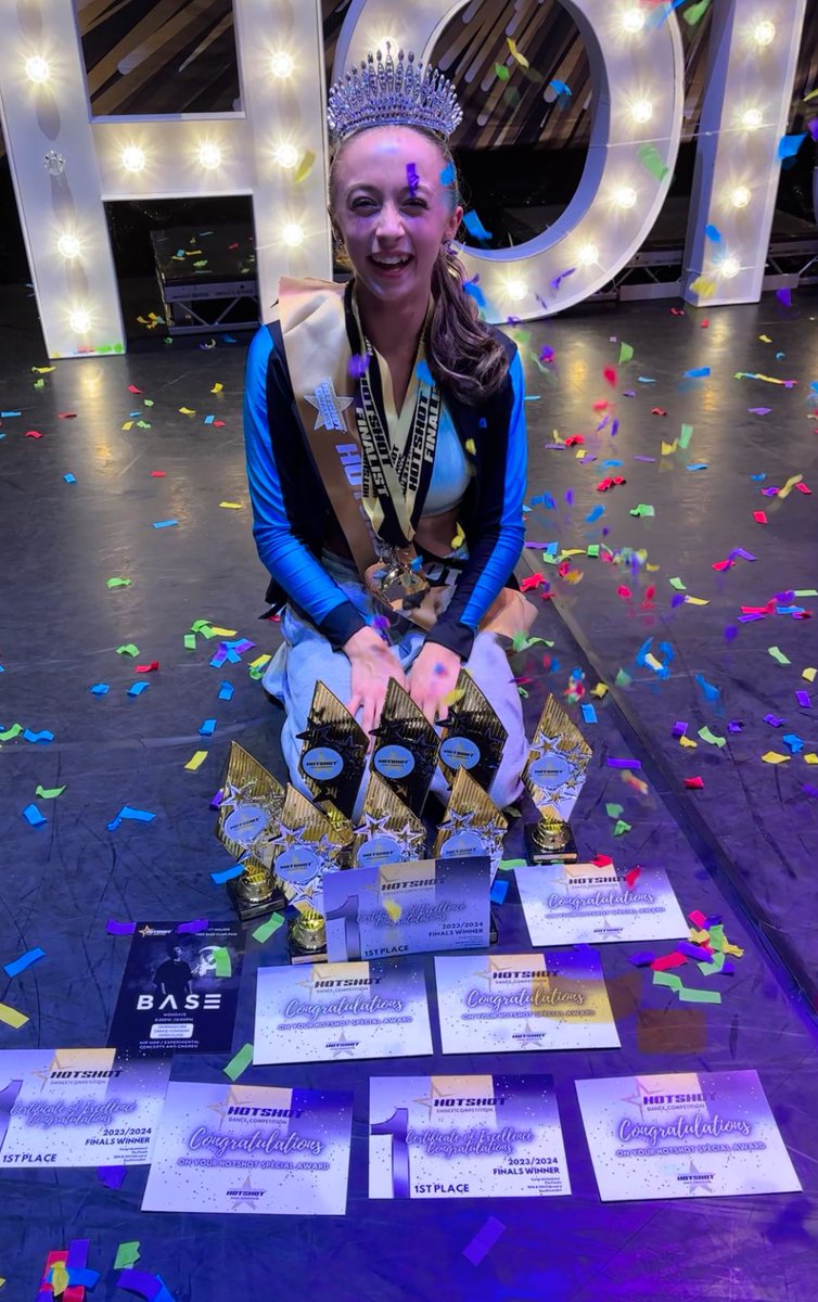NicolawWalker's tweet photo. What a weekend at Nationals Finals - beyond proud!
Special awards 
*SSAC-Associate audition day
*Highest scoring solos 1st &amp; 3rd 
*Miss Teen Hotshot 
*Ellie judges choice 
*Matt base class 

Solos 
1st contemporary 
1st commercial 
1st showdance 

@IslwynHigh @IslwynHighSport https://t.co/ABJ0p0UyHp