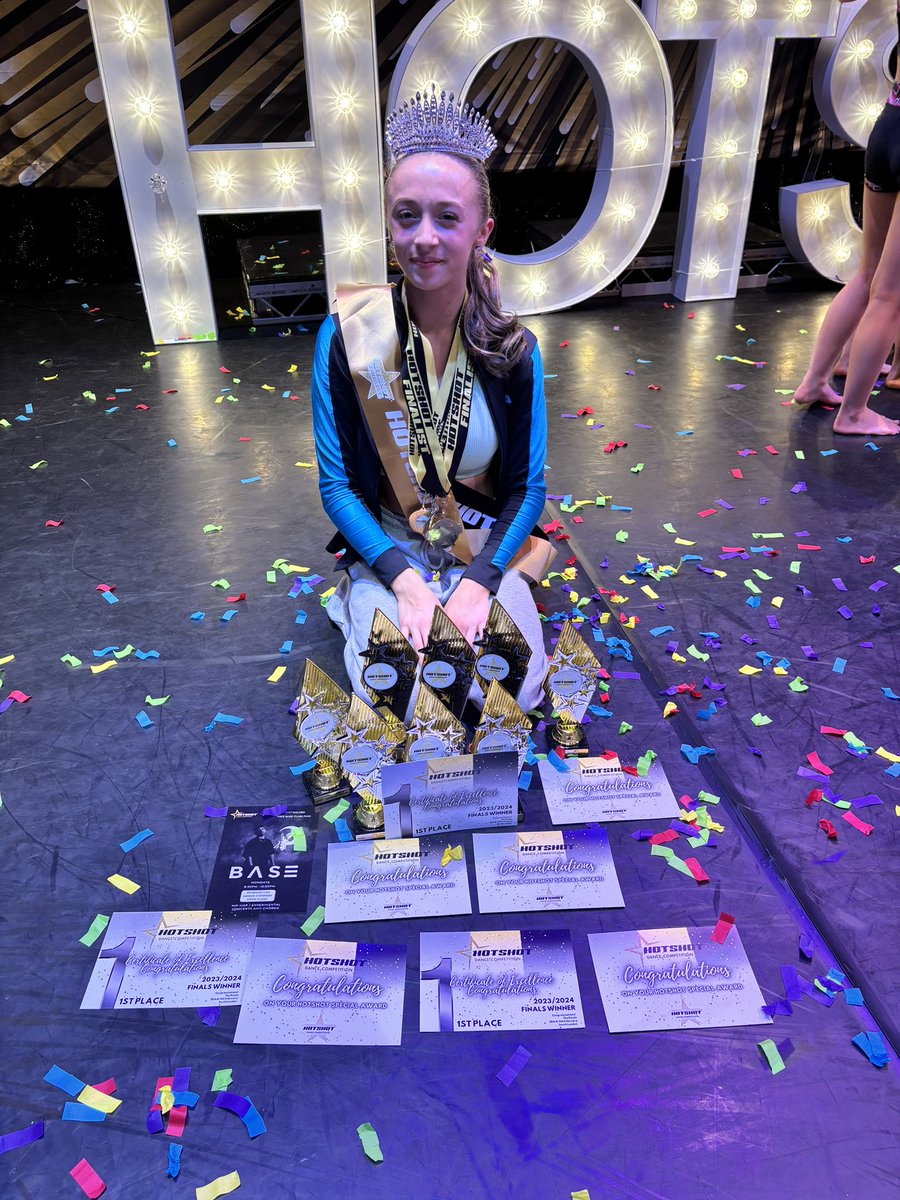 NicolawWalker's tweet photo. What a weekend at Nationals Finals - beyond proud!
Special awards 
*SSAC-Associate audition day
*Highest scoring solos 1st &amp; 3rd 
*Miss Teen Hotshot 
*Ellie judges choice 
*Matt base class 

Solos 
1st contemporary 
1st commercial 
1st showdance 

@IslwynHigh @IslwynHighSport https://t.co/ABJ0p0UyHp