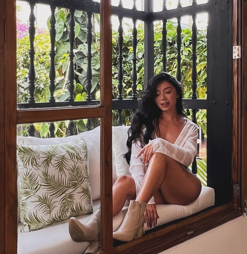 Behind closed doors, my camera tells secrets... 🚪📸 https://t.co/fwT0vs8Ptx https://t.co/A4yej7gL9y