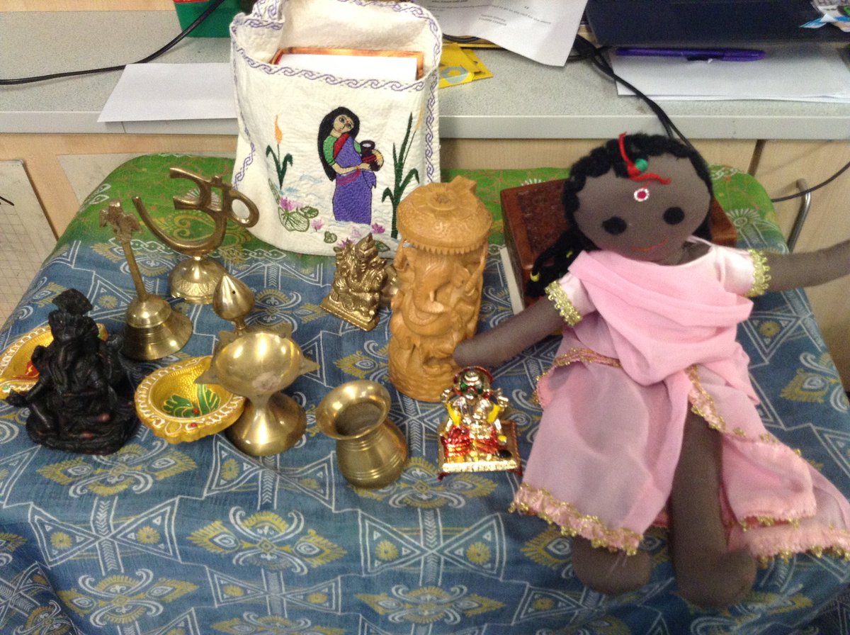 thingwallprima1's tweet photo. 💙💛Year 2 really enjoyed their Big RE Day with Mrs Elson from @ElsonREdays They looked at faith stories from Hadith (being kind to animals), the Bible (the parable of the lost sheep) and from Hinduism (the story of Ganesh and the moon). @OakTreesMAT 💛💙 https://t.co/b0Zm3UeLbf