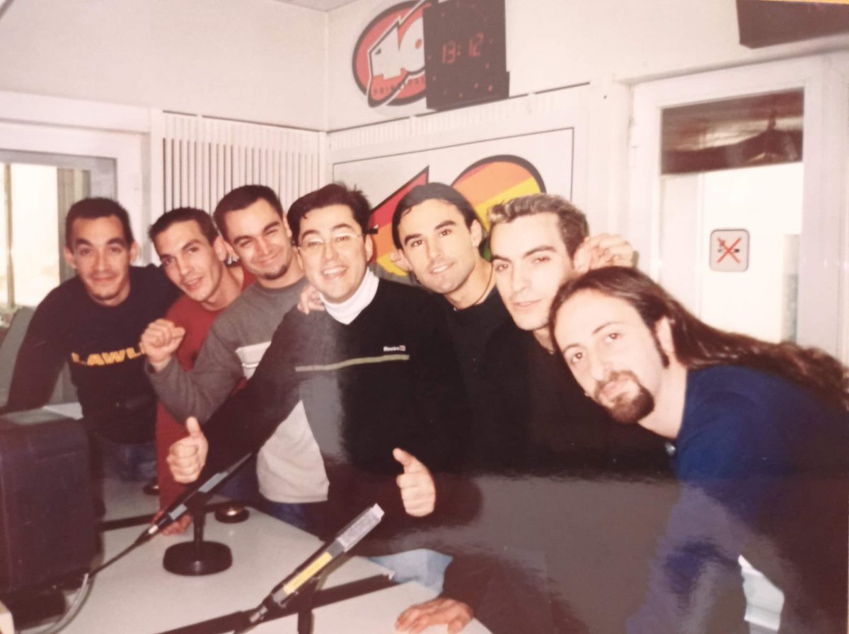📻 ¡Feliz Día Mundial de la Radio! Gracias a todos los que habéis confiado en nosotros, por ser parte de nuestros recuerdos más especiales y, sobretodo, por transportar nuestra música a miles de hogares. Ojalá y volvamos a encontrarnos pronto…🎙️💕 

📷 <a href="/JuanmaPuntoCom/">Juanma Ortega</a> <a href="/Los40/">LOS40</a>
