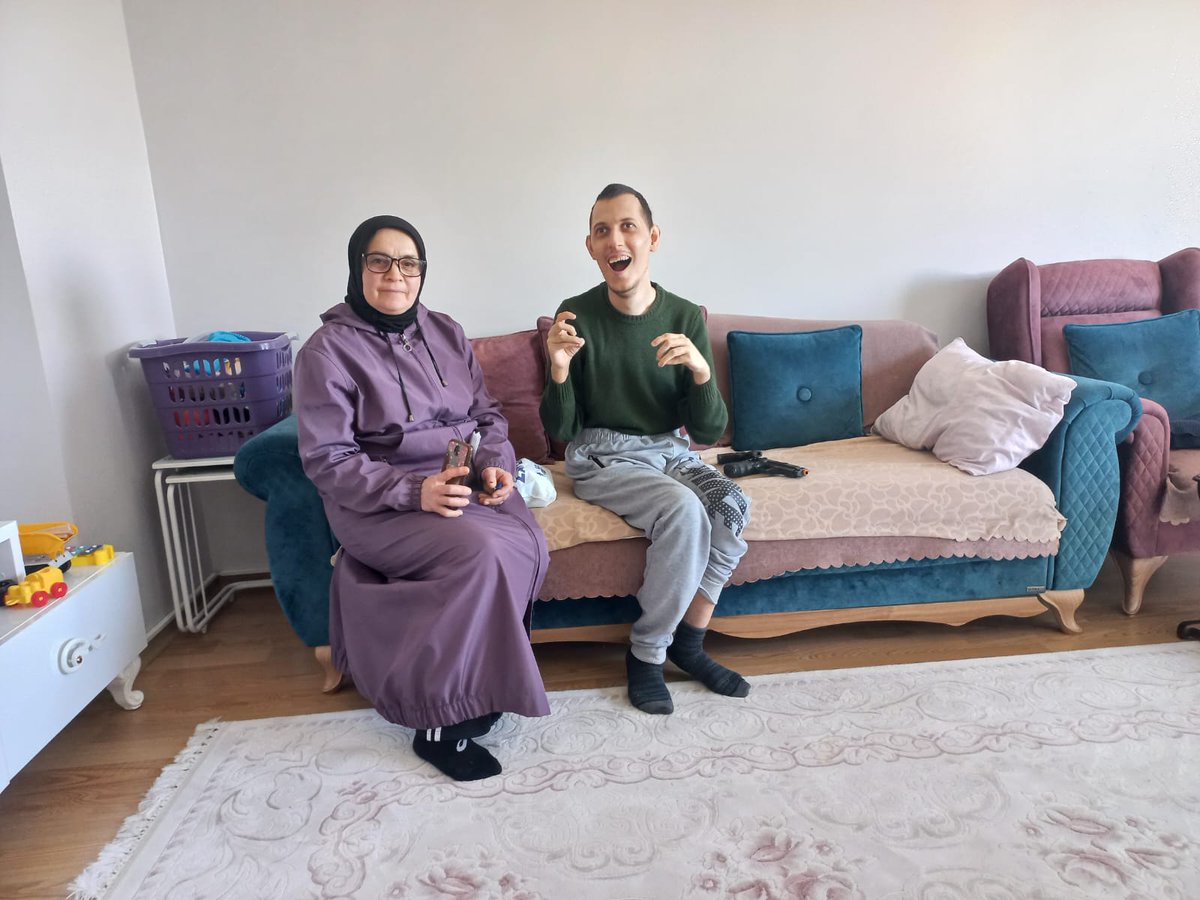 Ak Parti Başakşehir İlçe Başkanlığı Sosyal Politikalar, EKM Komisyonu engelli aile ziyaretlerine devam ediyor. 
DURMAK YOK YOLA DEVAM