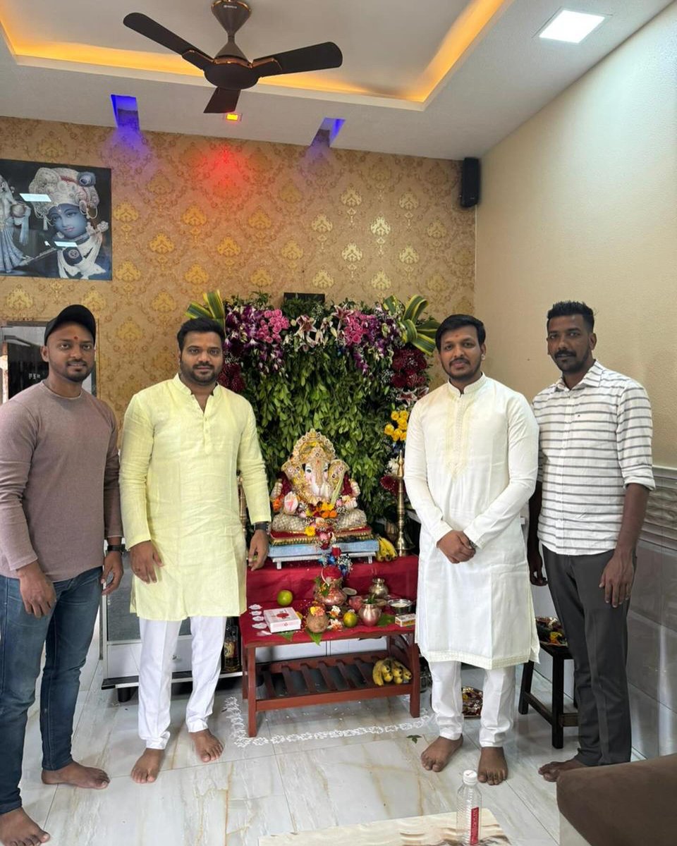 ChetanPatil900's tweet photo. On ocation of maagi ganpati visited various ganpatis in navimumbai🚩#GaneshJayanthi  #people  #meeting  #forpeople #newpost  #TwitterFriends https://t.co/K0GZbdLvhy