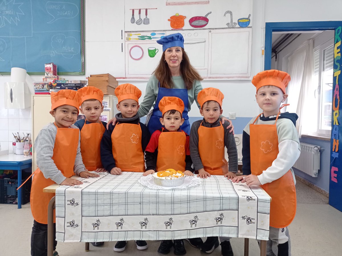 CeipLazarillo's tweet photo. Y el Carnaval llegó a su fin. Este año hemos tenido con nosotros a los mejores cocineros y reposteros de Salamanca.
¡Vaya festín! 
Gracias a las familias y también a los profes del @CeipLazarillo por su colaboración.¡Estaba todo para chuparse los dedos!🤗 https://t.co/bDUSX6Jab2