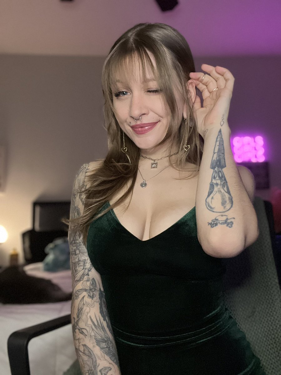 Streaming on @MyFreeCams for my birthday today 🥰 MFC.im/chalkmoon