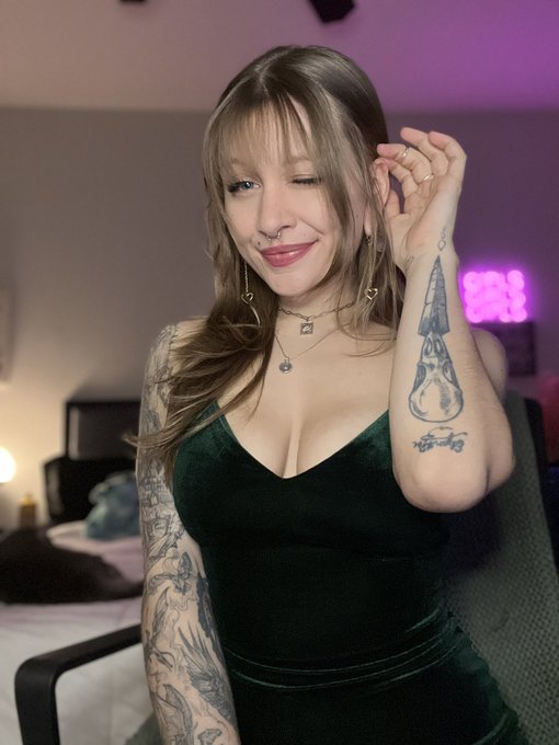 Streaming on @MyFreeCams for my birthday today 🥰  https://t.co/7MTNXj8vnq https://t.co/o9ndIS2fwJ<a class="tags" href="/tag/myfreecams">@myfreecams</a>