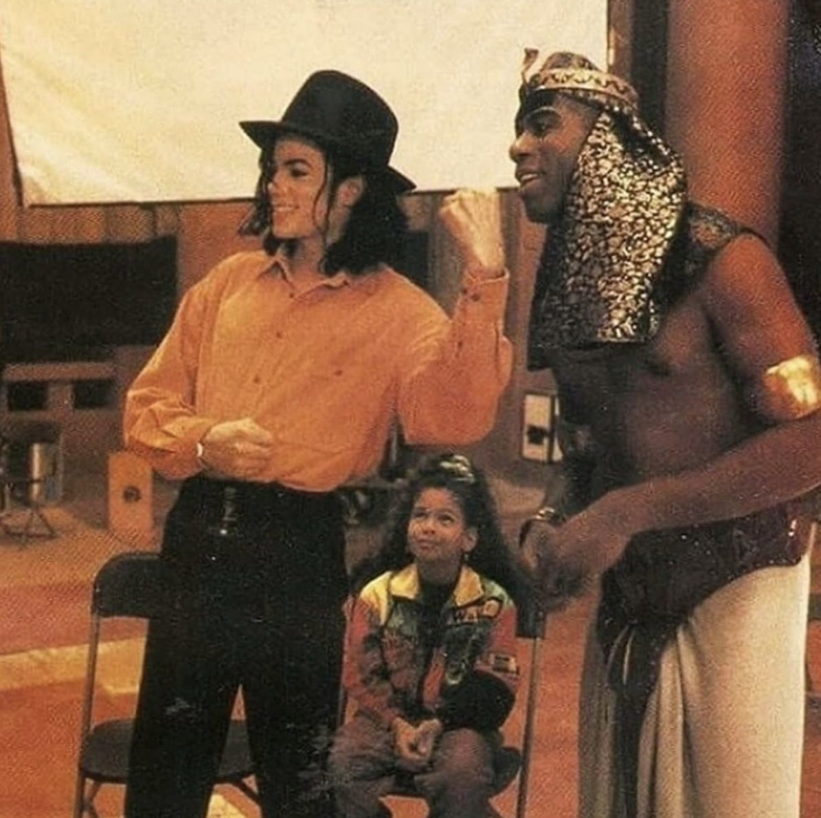 MagicJohnson's tweet photo. One of the greatest thrills of my life was being invited to be in THE Michael Jackson’s “Remember the Time” music video. When I went over to his house to discuss we got food, and I wanted to be impressive and eat healthy, so I ordered grilled chicken. Our food came, and I couldn’t believe Michael had ordered a bucket of KFC! 😂 I immediately regretted my decision, but Michael was kind enough to share his fried chicken. We laughed and had a great time. I knew at that moment just how similar we were and how cool of a dude he was.

From going on 3 tours with him to him coming to the Forum to watch my Showtime teammates and I play, Michael was a great friend and an even better entertainer! The King of Pop was a true master of his craft, and his legacy will live on forever through his music and influence. I’m grateful that I could experience his greatness firsthand.