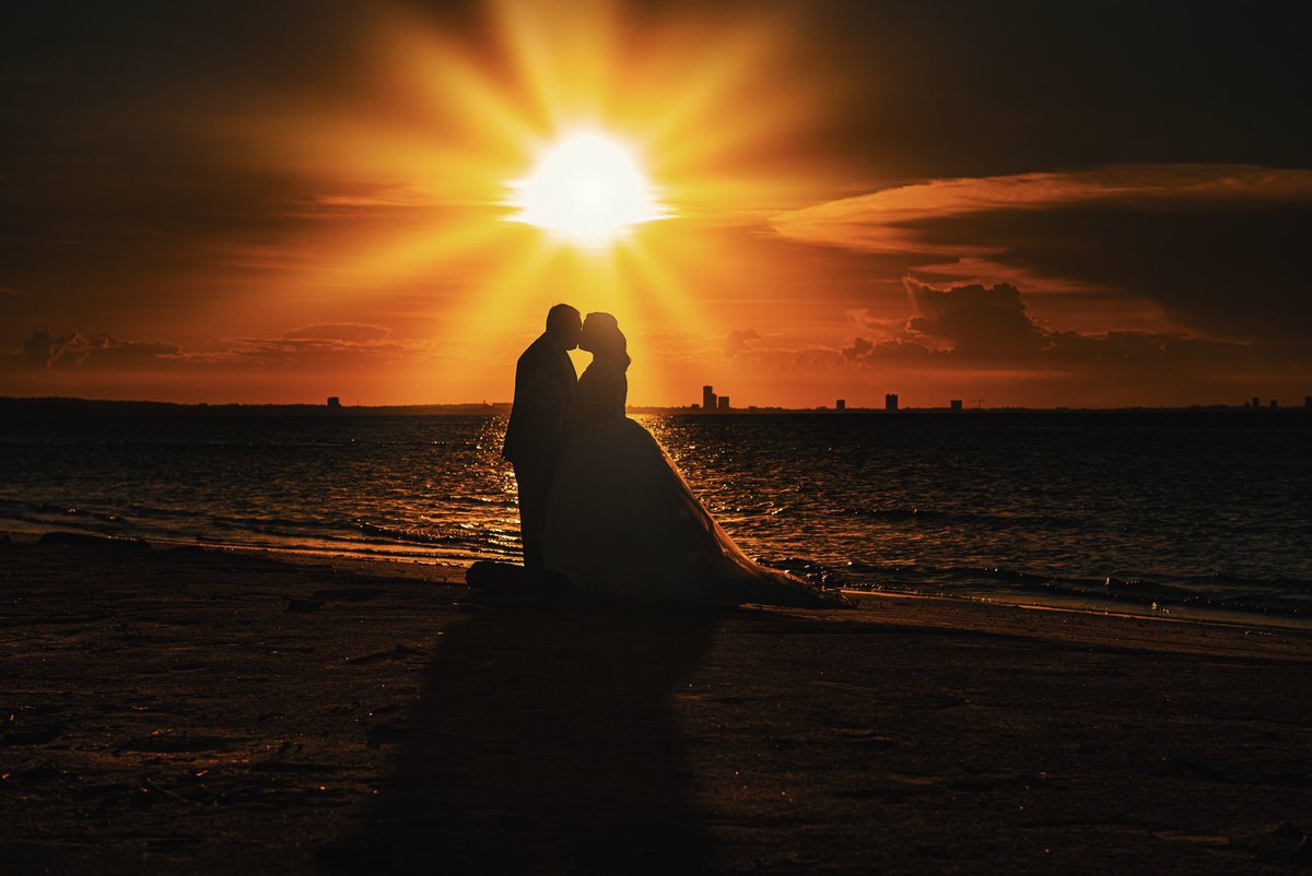 antoniorendon's tweet photo. “Un beso al atardecer,es lo que contigo quiero tener, un momento especial, solo los tres, tú, yo y el atardecer” https://t.co/zFV3dMow3K