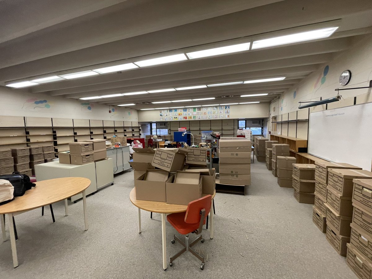 Exciting things are happening in our LLC! Cheers to the @TDSBLibrary team for packing up thousands of books! @SelwynTdsb @tdsb @ProfLibraryTDSB @npersaudLC4 #ONSchoolLibraries #SchoolLibraryJoy #SchoolLibrary #onted