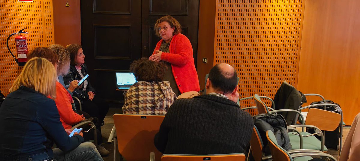 rfuente22's tweet photo. Avui tarda de tallers d’IA i educació . Projecte  Aplica.
Gràcies @NewsNeus @Begonya @montserratjimvi @Paquita_Burriel @RayGallon  @SCP_IEC @JMoralCastrillo @merino_manel @efn24870 @AnnaSimo https://t.co/qU0Qh5ceMJ