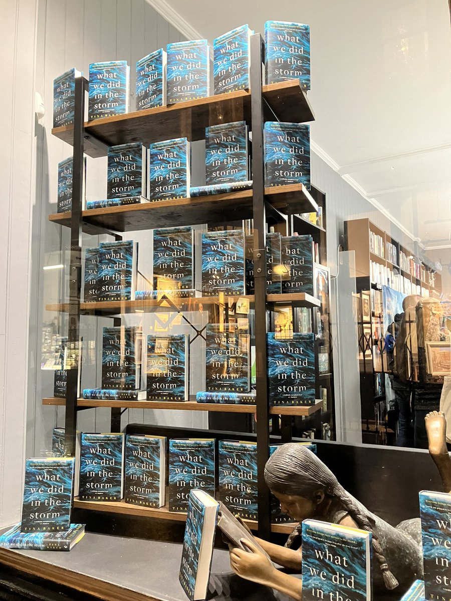 Had the best evening celebrating the launch of @TinaBakerBooks ‘s latest glorious novel for @ViperBooks at @GoldsboroBooks 
#WhatWeDidintheStorm 
A tempestuous time was had by all
🌊⛈️⚡️☔️
(Out on Thursday)