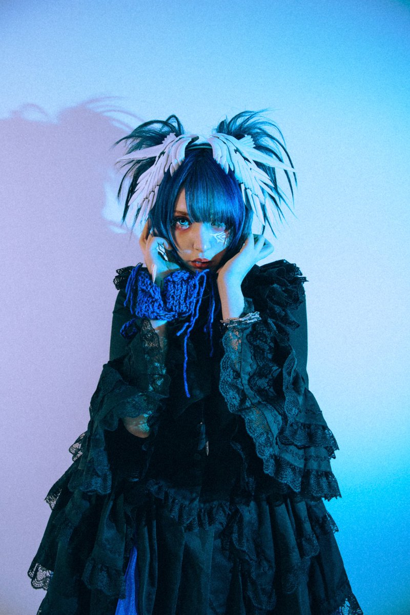 echorealism_'s tweet photo. happy valentine's day 💙
super excited to re-introduce myself - i'm echo.
1st single coming in march 🎶🎧🎹 

i can't wait to finally show you all everything i've been working on💙💙💙 https://t.co/XxWJT9a7f9