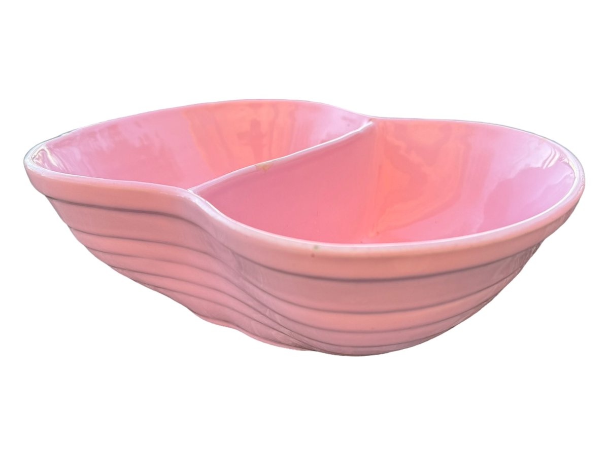 Vintage 1950’s, Mid Century Marcrest Stoneware Daisy Dot Pink Divided Ovenproof Serving Dish, USA just listed in Our Etsy Store.

Follow the Etsy Link in Our Bio: #vintagebowls #hullbowls #hulldinnerware #ovenproof #pinkbowls #vintagebowl #vintage #homedecor #vintagestyle