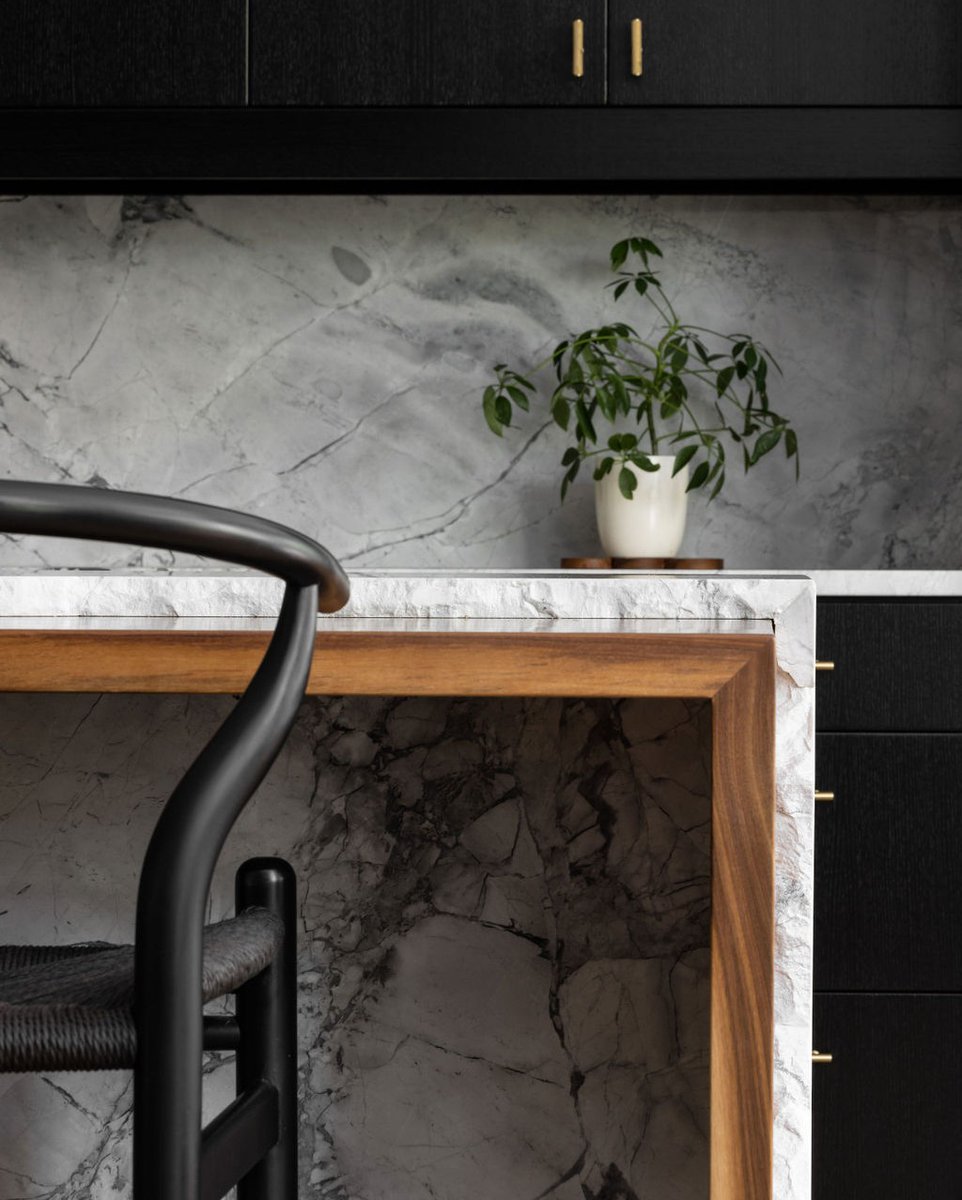 RocktopsGranite's tweet photo. Bringing you some modern kitchen inspiration! 🖤
https://t.co/y4YoNJALZP

#kitcheninspiration #interiordesign #kansascity #instakc #quartz #designkc https://t.co/6RxoRig6Xe