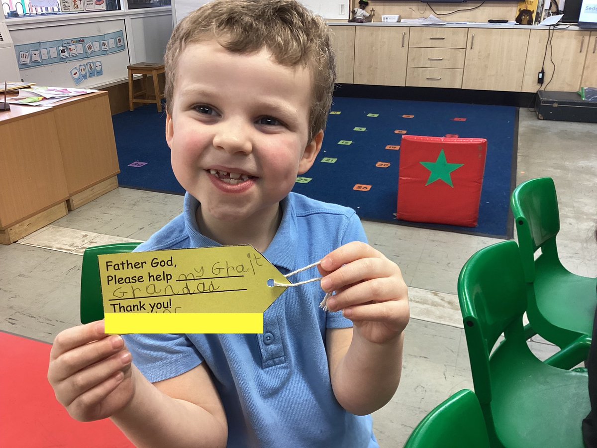 thingwallprima1's tweet photo. 💙💛Y1 had a super Big RE Day with Mrs Elson from @ElsonREdays They explored what it means to be Jewish and celebrated the festival of Passover. They wrote thankfulness prayers and created some ‘Attitude of Gratitude’ writing and artwork. Thank you Mrs Elson.@OakTreesMAT 💛💙 https://t.co/BQoeiEXJy6