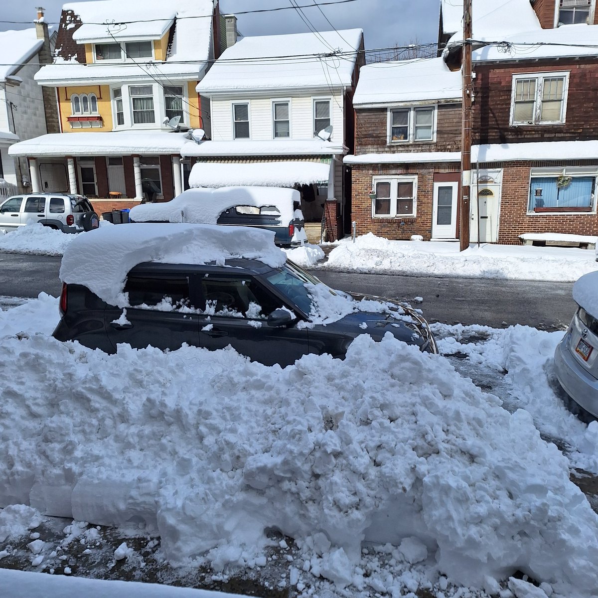 Kalesy's tweet photo. @SluggoDoug While listening to @1stwave, I'm looking at a lot of shoveling. https://t.co/MJlI6gEXLC