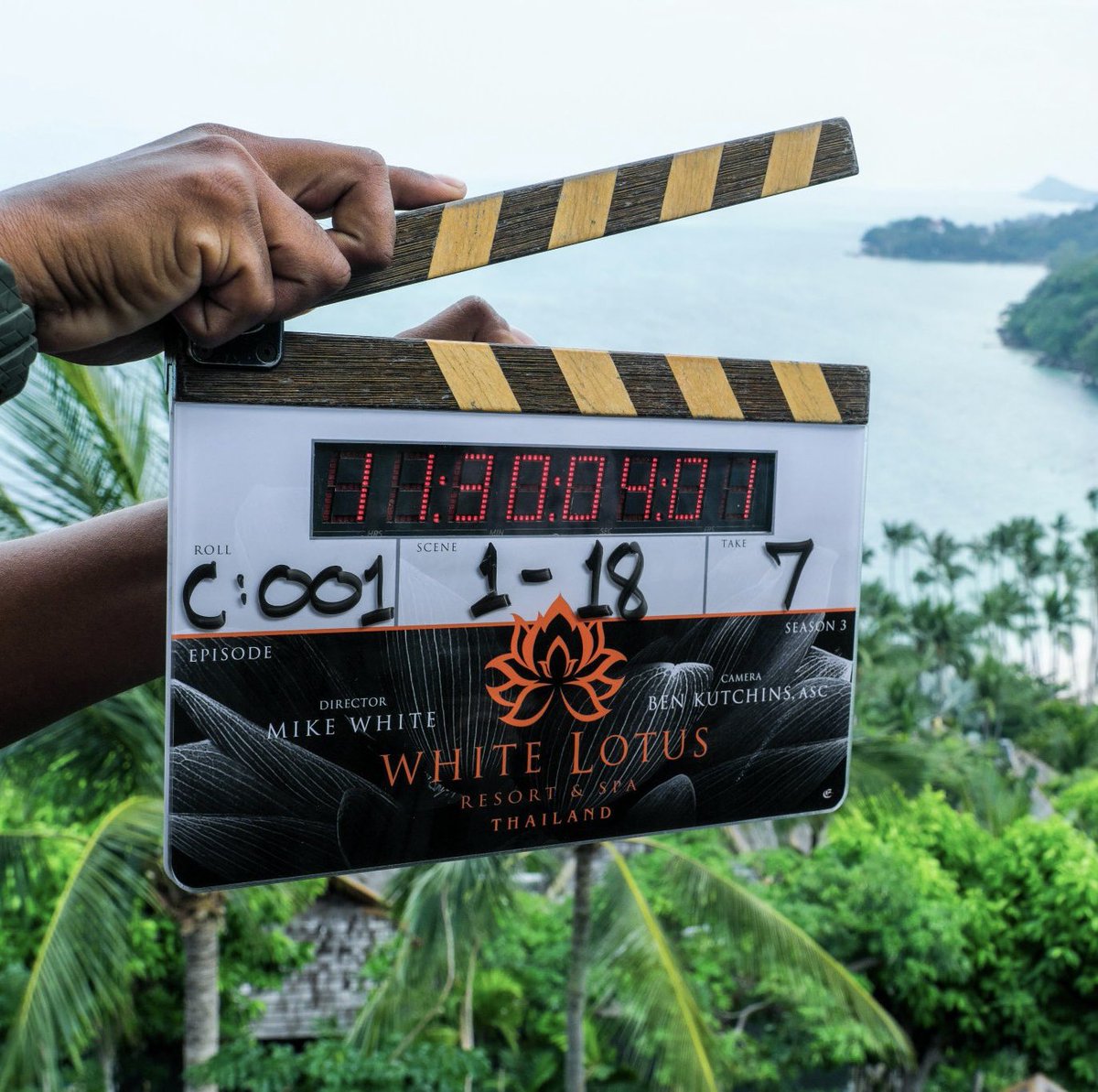 DiscussingFilm's tweet photo. ‘THE WHITE LOTUS’ Season 3 has begun filming.

Starring Natasha Rothwell, Carrie Coon, Walton Goggins, Jason Isaacs, Parker Posey, Sam Nivola, Patrick Schwarzenegger, Michelle Monaghan, Aimee Lou Wood &amp; BLACKPINK’s Lisa. https://t.co/rpB9XsnWFk