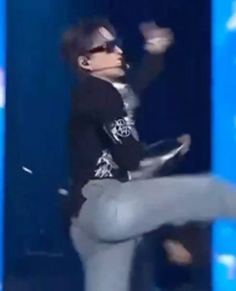 Time for my lil nap that I take way too late everyday which causes me to not be tired in the evening. Gaming w Jace after😋😋