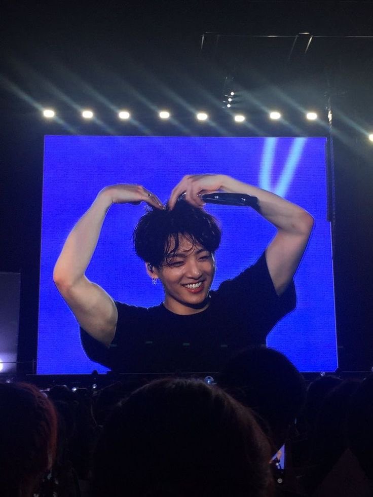 rockstarJKK's tweet photo. happy valentine’s day💜 https://t.co/5oy3HY6lXu
