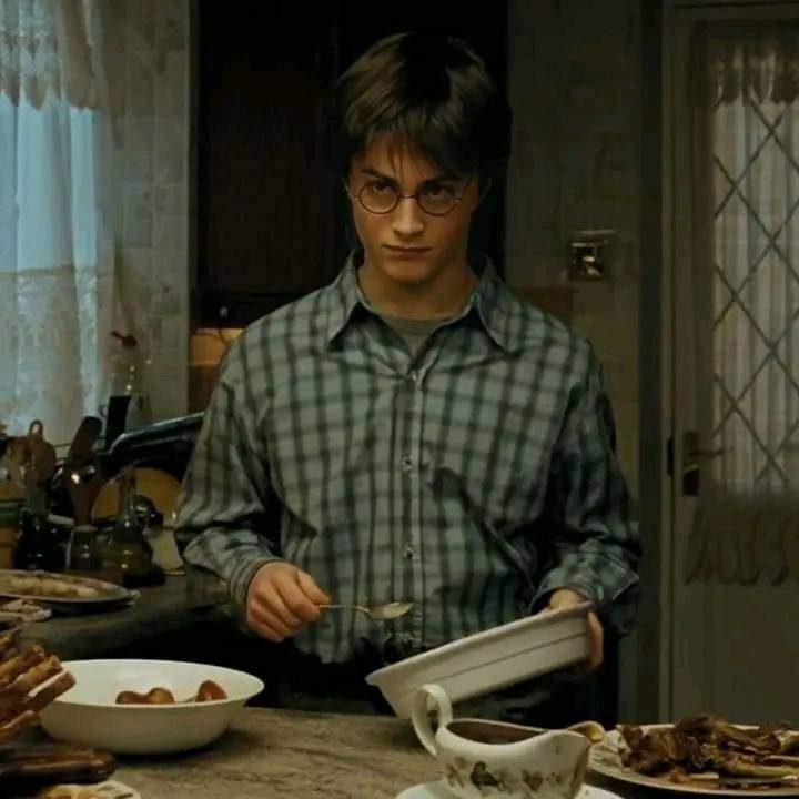 angelo_uf's tweet photo. Yo cuando todos vienen a tragar a mi casa y nadie ayuda a lavar los platos... https://t.co/g7TmwQmeyk