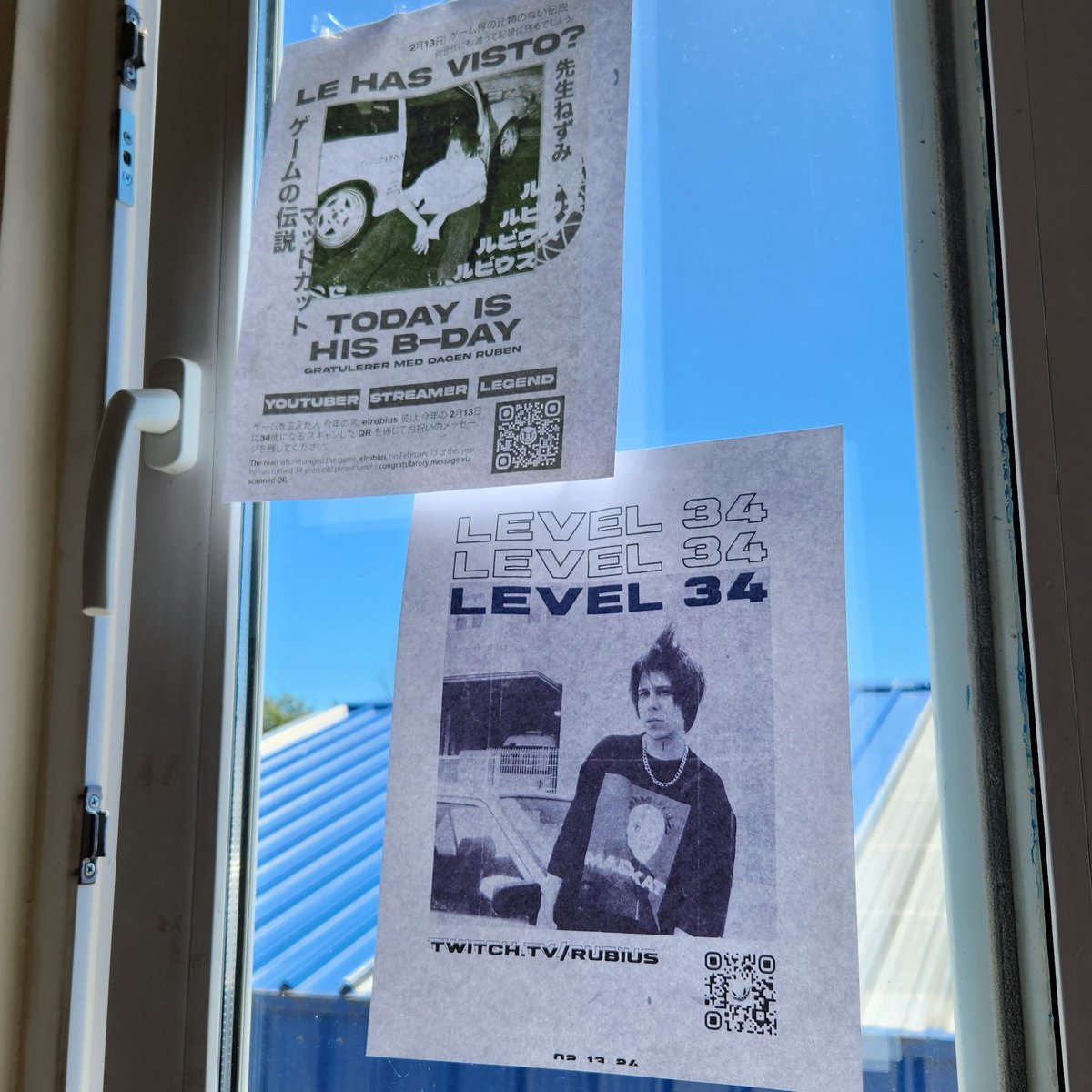 aster_glory8's tweet photo. #WorldLevel34
🎉 — Desde el sur de Chile, Valdivia 🫶🏻✨
No salgo a tocar pasto asi que lo pegué en el vidrio del departamento JU https://t.co/7cFSYHqG4I