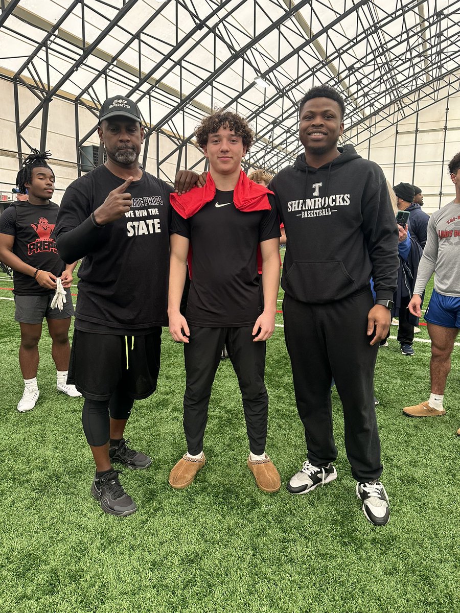 boog_joy's tweet photo. shout out to Coach @smitty_2309 for showing up and supporting me! It was great seeing you!! @EdOBrienCFB
#ALLSTATEPREPS #TOPPERFORMERS
#LETSWORK https://t.co/5OpF7piZCy