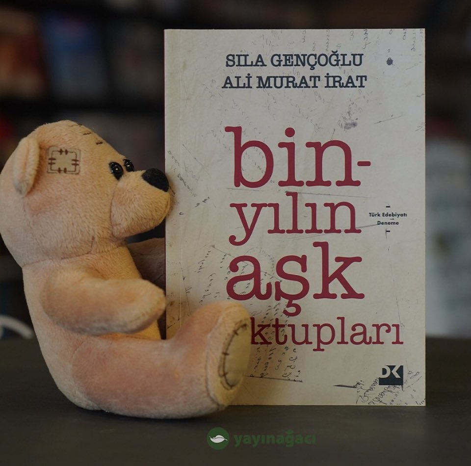 📌 Bin Yılın Aşk Mektupları - Ali Murat İrat, Sıla Gençoğlu Bir aşka dair en kalıcı şey nedir? Hele bir yangından artakalan küller gibi dağılan aşkların yaşandığı teknoloji çağında... Bir aşkı bize olduğu gibi anlatan, onun nelere kadir olabileceğini bütün çıplaklığıyla gösteren…