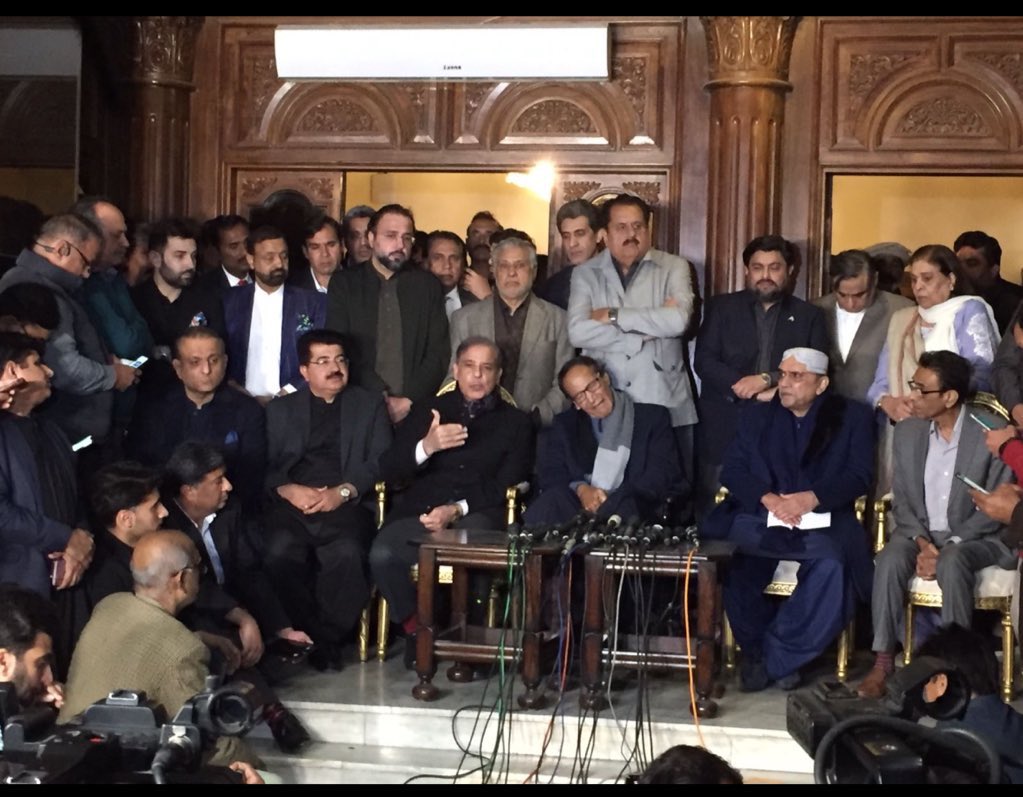 PTIofficial's tweet photo. مینڈیٹ چور https://t.co/70B9uJrhpU