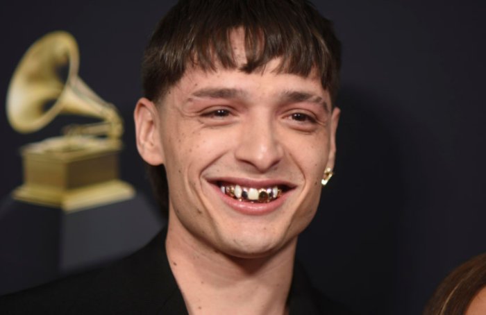 • cagó a la mismísima Nicki Nicole un dia antes de San Valentín

• es mas feo que cagar para adentro

• le chupaba un huevo que lo vean con la mina esta en público 

• Nicki se enteró por Twitter

HIJO DE PUTA