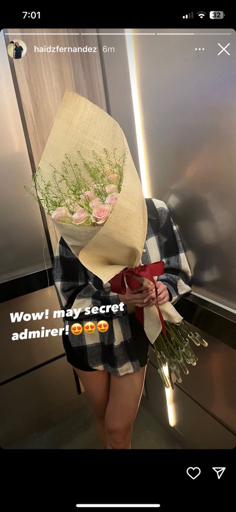 Shabelle25's tweet photo. Kong sino man nagbigay sayo pero alam ko naman kong sino :)
12 pink roses is a sign of commitment or love from someone ๐๐๐
#LinlangUliran
#KimPau https://t.co/rMnd41MH7a
