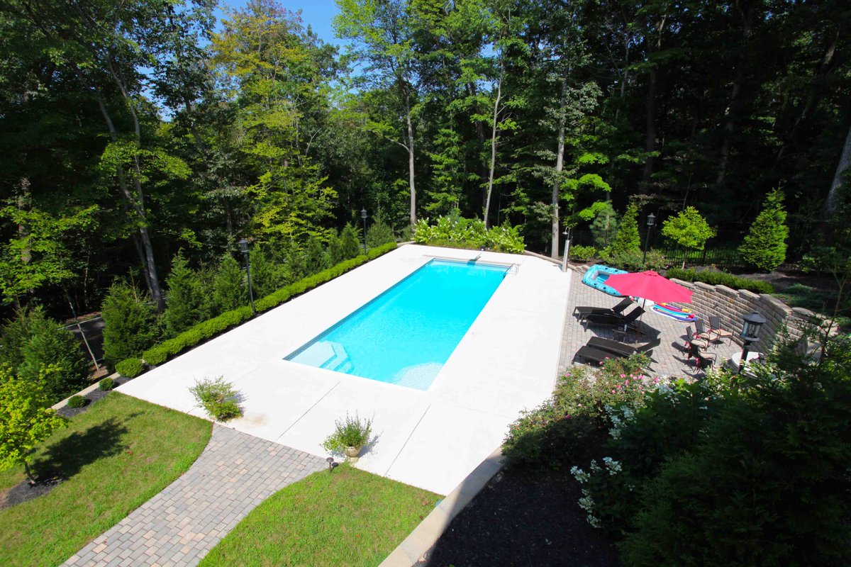 Dive into our latest guide on transforming your backyard with a fiberglass pool! 🏊‍♂️ Discover the benefits, easy maintenance, and design tips to create your perfect outdoor oasis. Start your journey today! 🌴 sanjuanpools.com/fiberglass-poo… 🏊‍♂️ #FiberglassPools #BackyardBliss 🌞