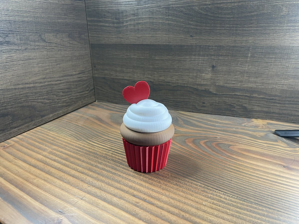 EternalNewsNow's tweet photo. My students are eating it up! https://t.co/e40wCPv0qL #tinkercad #3DModel #3dprint #DesertRidgeAcademy #DSEF #DSUSD #Makerclass #STEMeducation #teachertwitter #valentines #BambuLab https://t.co/6ROyJypffJ