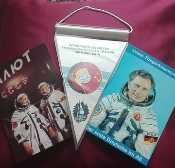 Am 13.02.1937 wird unser Fliegerkosmonaut 
Sigmund Jähn geboren, der erste deutsche im Kosmos, ein Bürger der Deutschen Demokratischen Republik!
♥☄️✨🌍🚀