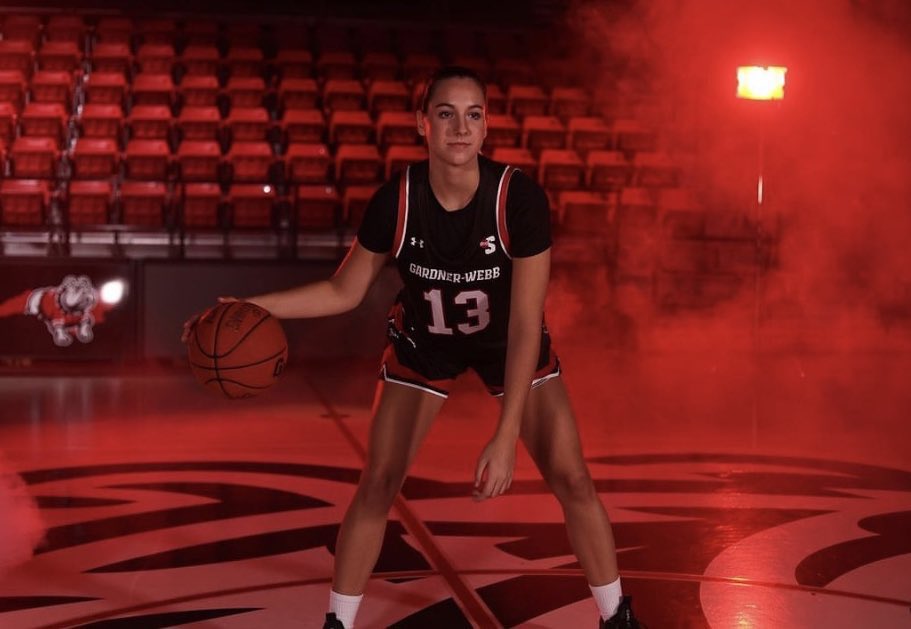 EliteSportsESP's tweet photo. @carlaviegaas @juuliagarciaa_ @Danielaalopezp @nilemugira @paulaalopezz_12 ⛹🏻‍♀️ Andrea Martínez 
🎓 Gardner Webb U.
🏀 NCAA D1 / FR
🎯 4 puntos
���� 7 rebotes 
🏴‍☠️ 3 robos
🎁 2 asistencias
⏰ 21 minutos 

@andreamr96 https://t.co/VgXYVV1oeh