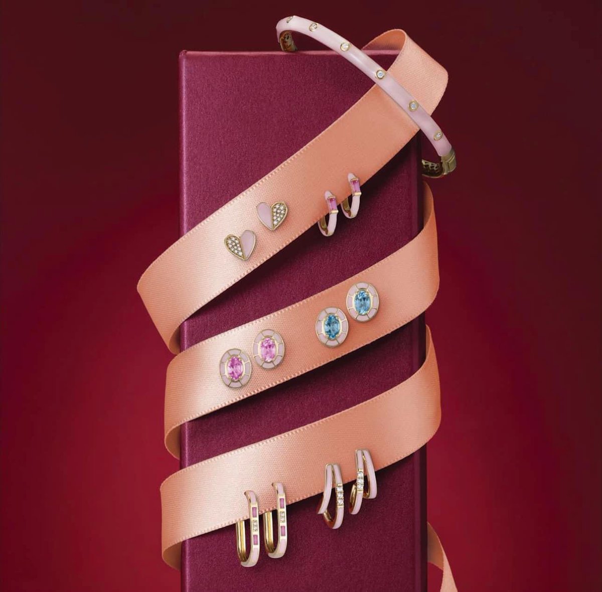 Andy_KARATS's tweet photo. Let me help you this Valentines Day ❤️

Enameled elegance for the season of love!✨

Shop fine jewelry styles perfect for Valentine's Day at KARATS. Diamonds speaks louder than flowers and chocolates. I PROMISE !!! 😎

#KARATS #ValentinesDay #OverlandPark https://t.co/YVgwDaFyKJ