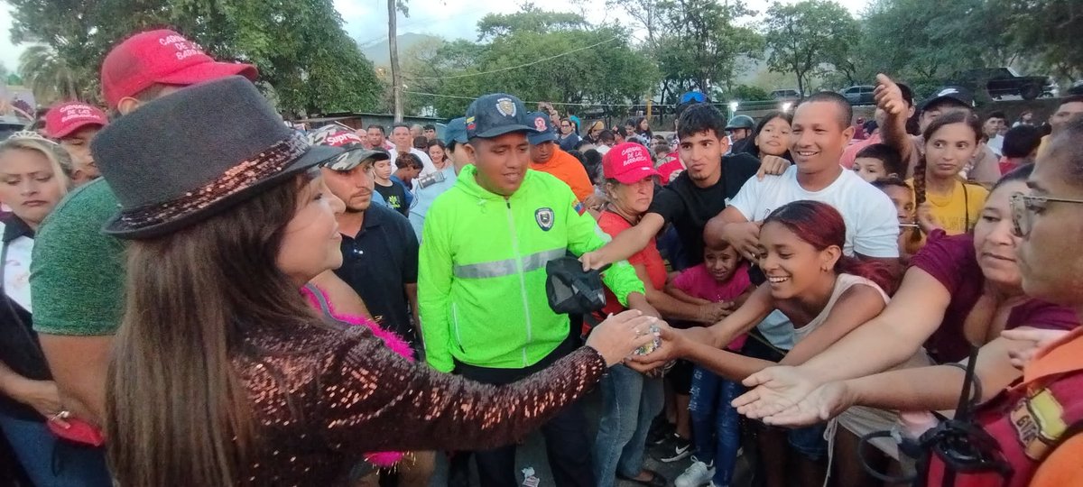 #13Feb || Alcaldesa del municipio Díaz @mari_velasquez acompañó al pueblo de #NuevaEsparta que disfrutó de los #Carnavales2024 @NicolasMaduro @PartidoPSUV