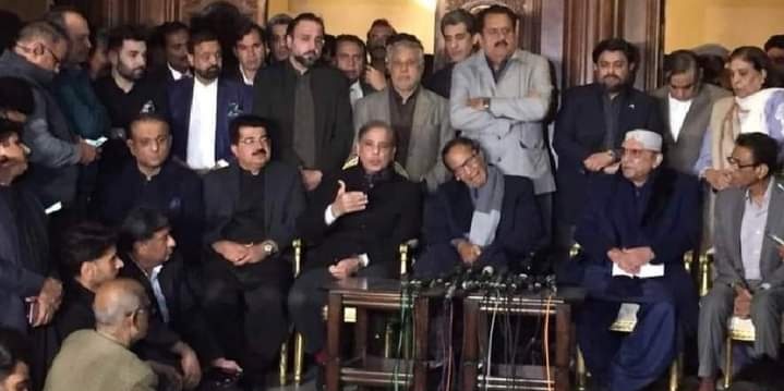 michaelscottfc's tweet photo. Koi puchay to kehna Niazi aya tha. https://t.co/zQPLhXBAEo