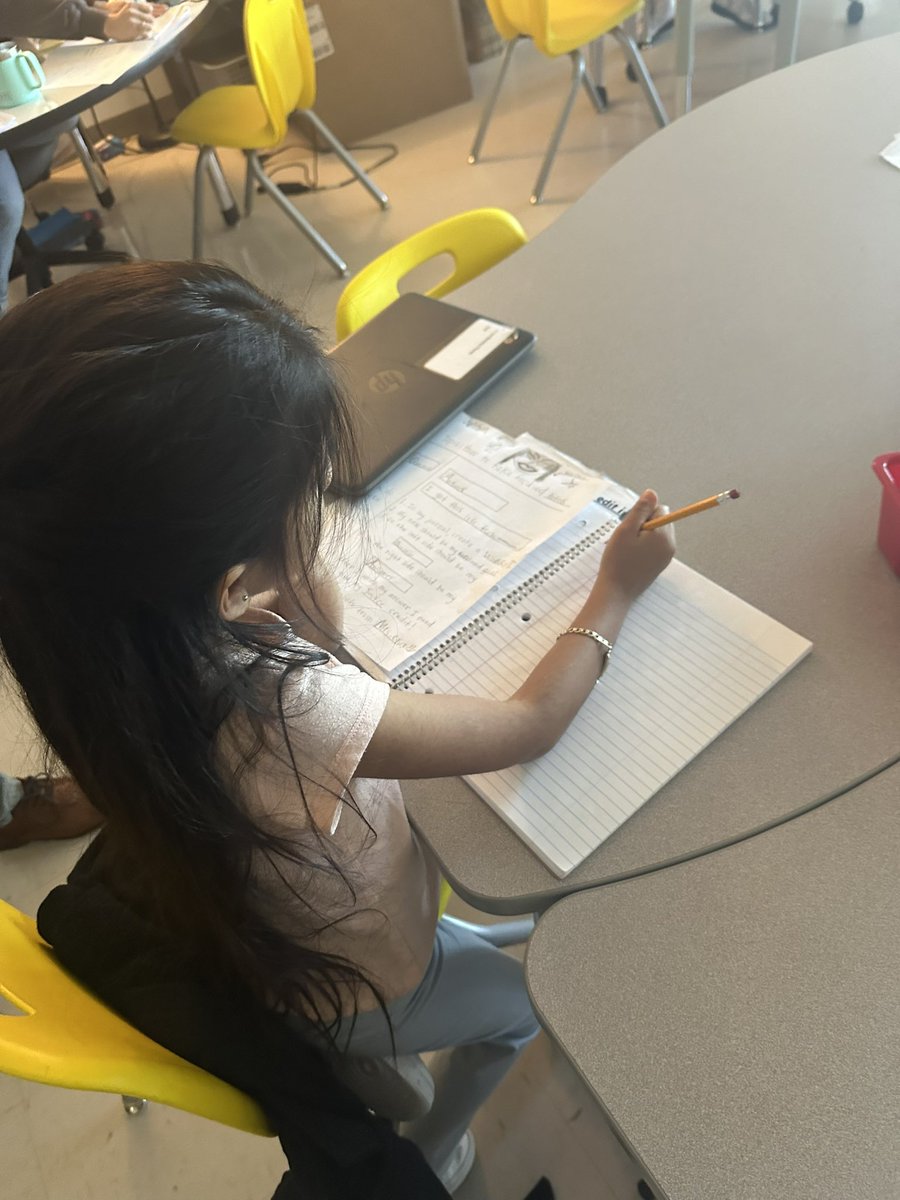 SMCISDInnovates's tweet photo. Second grade students in @MsCruzsClass took notes on taking Focused Notes. 📝 Then practiced taking notes on research for their passion projects! @SMCISD_AVID @AVID4College @DeZavalaSMCISD #HallOfFangs https://t.co/IDfJfIw2LX