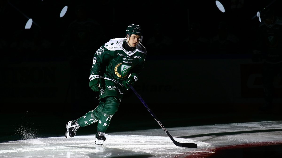 farjestad_bk's tweet photo. Två nya år för Joel Nyström! 
👉 https://t.co/J46FmshJYp #fbkse https://t.co/S8sgppiR38