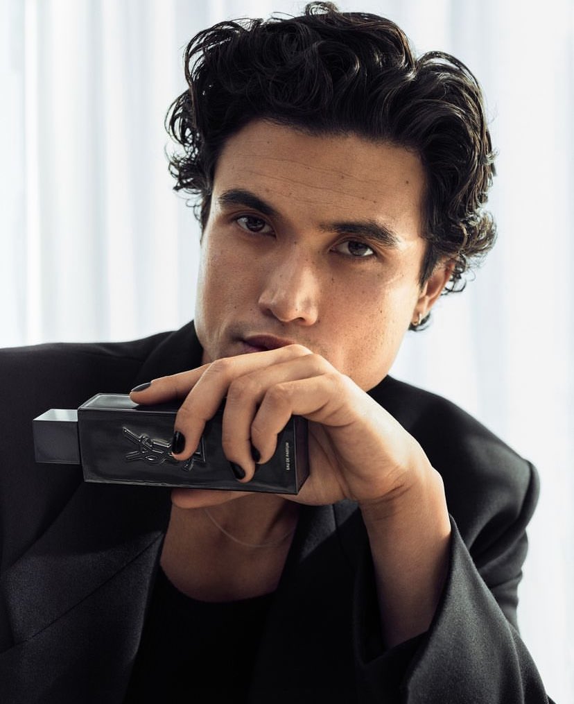 wandasolsen's tweet photo. Elizabeth Olsen is set to star alongside Charles Melton in Todd Solondz’s ‘LOVE CHILD’

“The film follows a woman stuck in a loveless marriage but when a handsome stranger appears, her 11-year-old son hatches a plan to get rid of his father.” https://t.co/Knfa5ROLqW