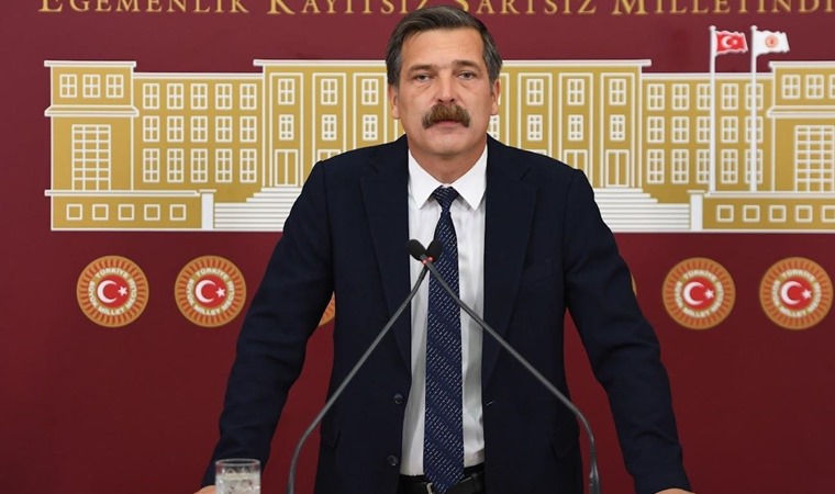 cumhuriyetgzt1's tweet photo. TİP Genel Başkanı Erkan Baş: 

"2022 yılının Temmuz ayında bu madenle ilgili partimizin yaptığı suç duyurusuna takipsizlik verdiler; üstüne bu şirketin maden kapasitesini arttırıp 209 milyon TL vergi borcunu da sildiler. Şimdi buna kader ya da kaza diyebilir miyiz? 
https://t.co/daWRRfKIEq