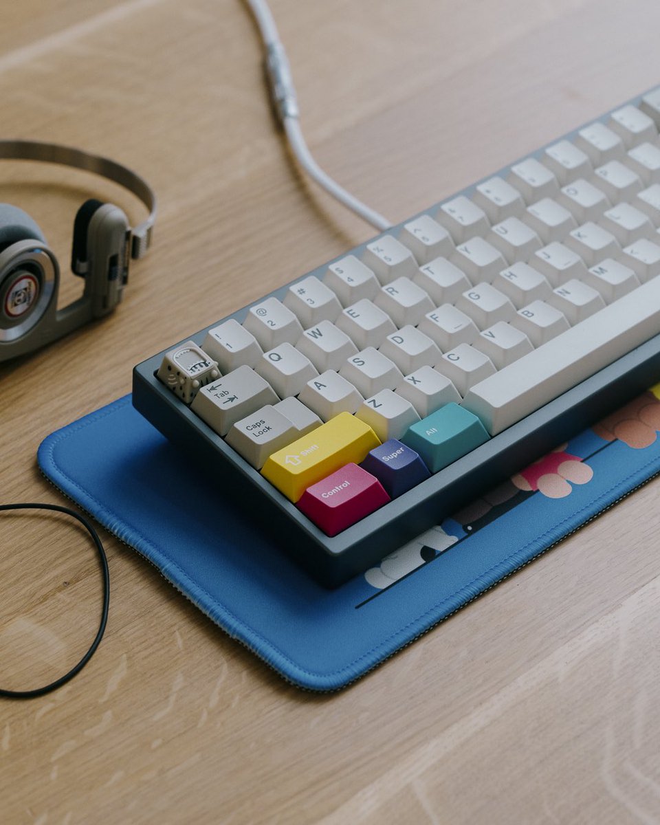 tylerkeyboard's tweet photo. More Unikorn with Hineybeige and Essentials https://t.co/1FiDUJBCnz