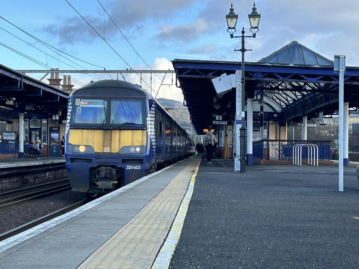 CjTrains's tweet photo. Scotland 🏴󠁧󠁢󠁳󠁣󠁴󠁿 

Main objective was to bash @ScotRail 318s and 320s with @dmainor_ and Harry 👀

Objective achieved ✅

#Railway #Scotland #NotYorkshire https://t.co/T6qZcVaVOo