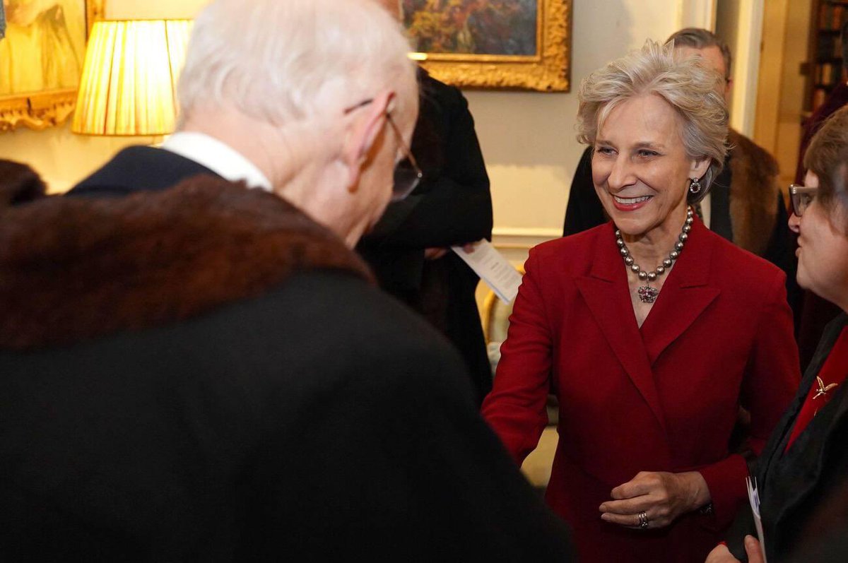 sarahdiaryz's tweet image. The Duchess of Gloucester, a Liveryman of the Worshipful Company of Fan Makers, attends a ceremony at Clarence House today.

📸 Jordan Pettitt