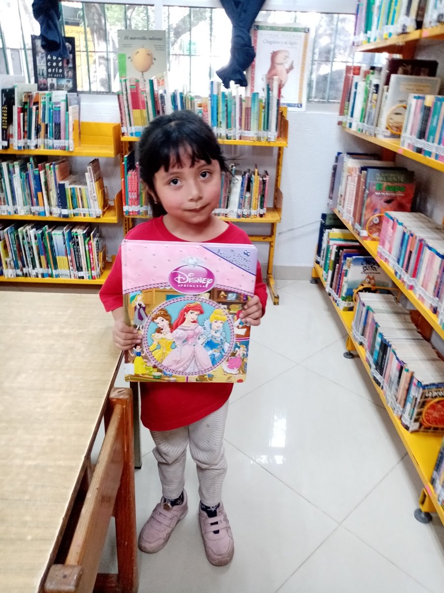 VESchool's tweet photo. Our students and staff have been busy donating books this year for our EcoSchools Challenge!

Want to join in on the fun? Head to the Little Free Library page to find the closest one to you!

#onlinelearning #studentlife #savetheplanet #sustainableliving https://t.co/03Q0DNMEkc