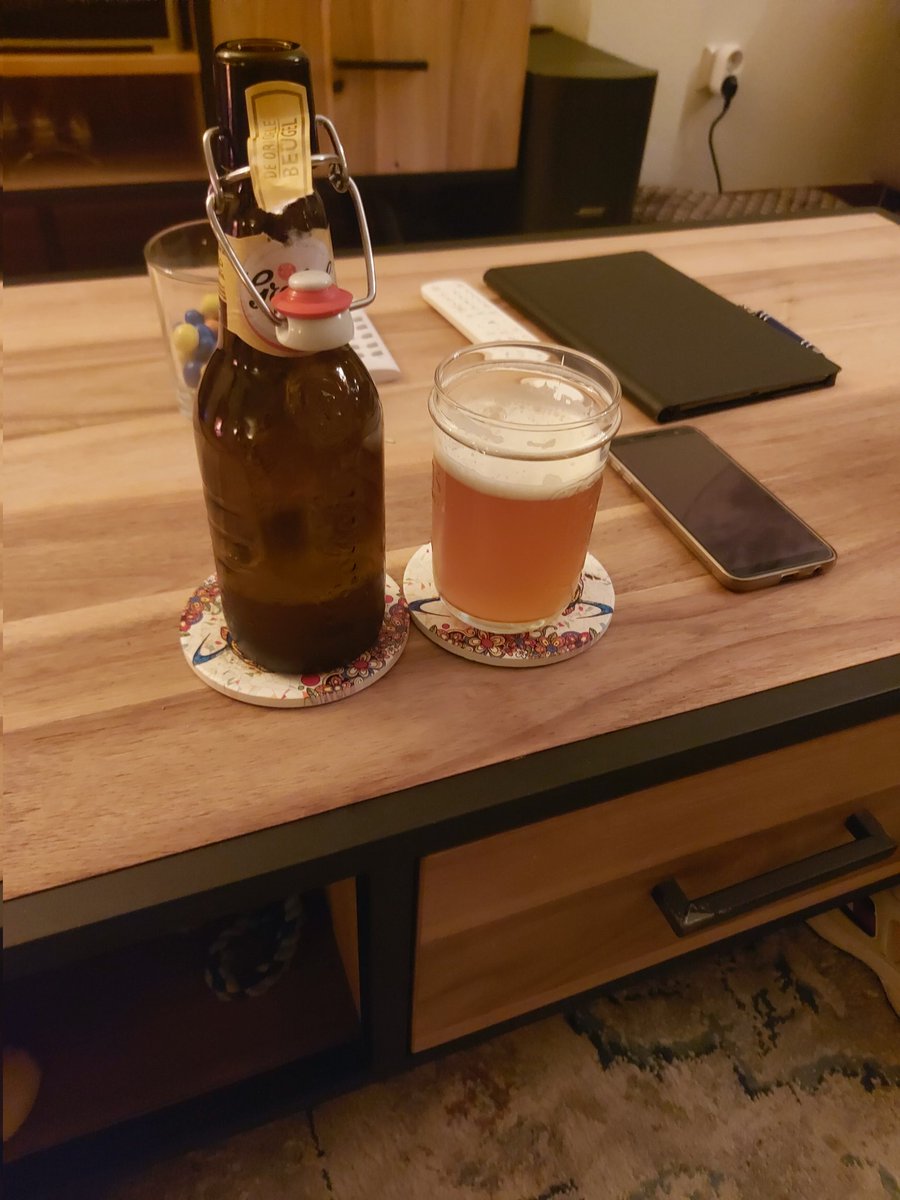 Geen idee wat er mis is gegaan in de productie <a href="/Grolsch/">Grolsch</a> maar ik heb een blondje gekocht en drink nu toch echt een  weizen biertje😕 is ook lekker maar toch...   #productiefout #blondbier