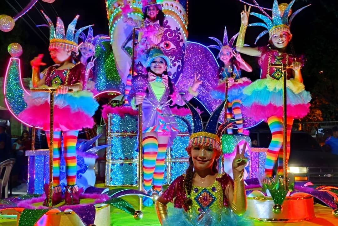 #CarnavalesFelices2024 || Nueva Esparta || Municipio Díaz || Más de 20 mil personas han disfrutado de los carnavales turísticos 2024, así lo informó la alcaldesa del Municipio, @mari_velasquez #Carnaval2024 @NicolasMaduro