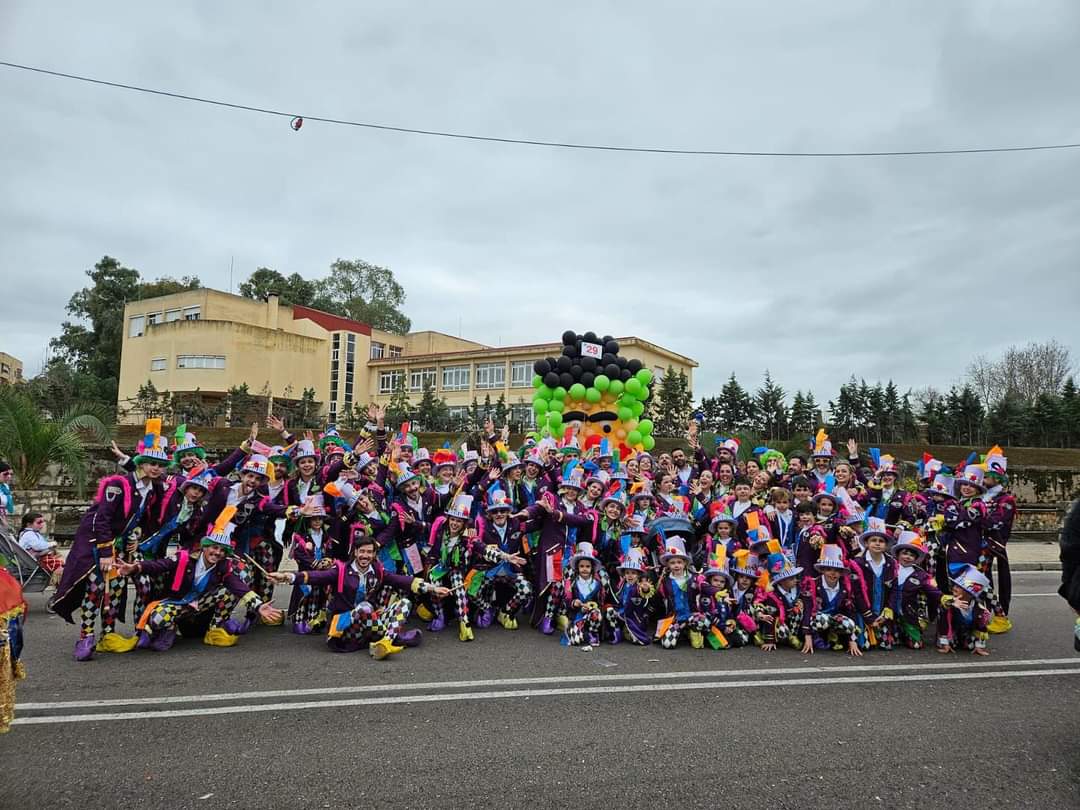 Y se hizo realidad… lo que empezó como un grupo de amigos hace 18 años ha llegado a ser algo q ni imaginábamos, 18 años de historia chunga y nos vemos desfilando al nombre de KAREKAU con los chaqueteros, gracias a todos por ayudar a cumplir este sueño.✨ KAREKAU…
#LosChungos